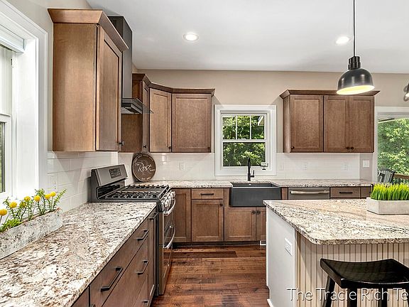 3rd image of 6283 Fisk Meadow Dr NE