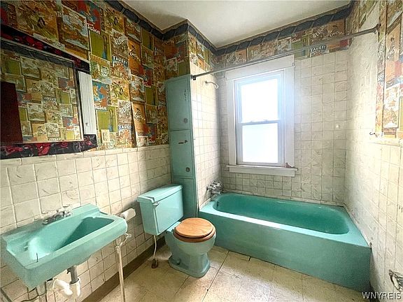 4th image of 75 Harding Rd