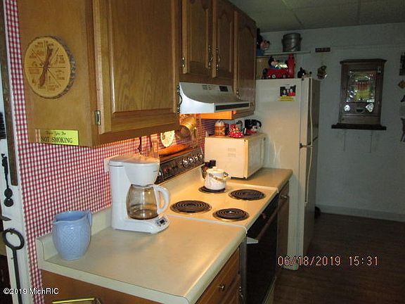 4th image of 5867 North Ave