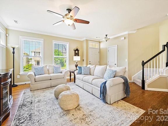 4th image of 2304 Blueberry St