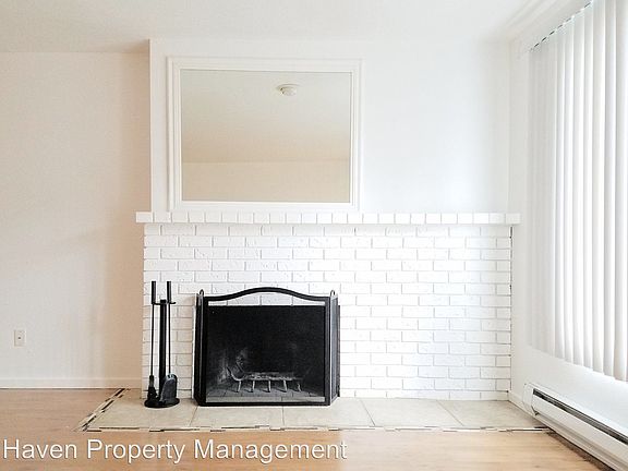 5th image of 945 12th St NE