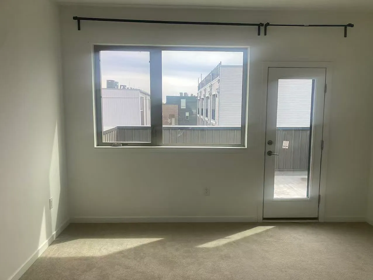 3 bed, 2100 sqft, $3,300 — Photo 4