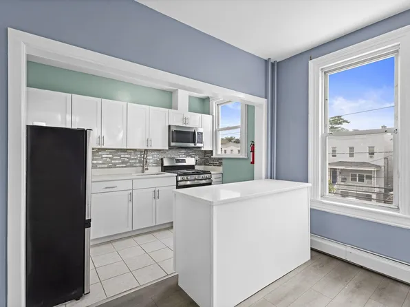 209 Danforth Avenue image 4 of 15