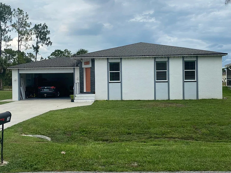 715 Connecticut Ln — Photo 4