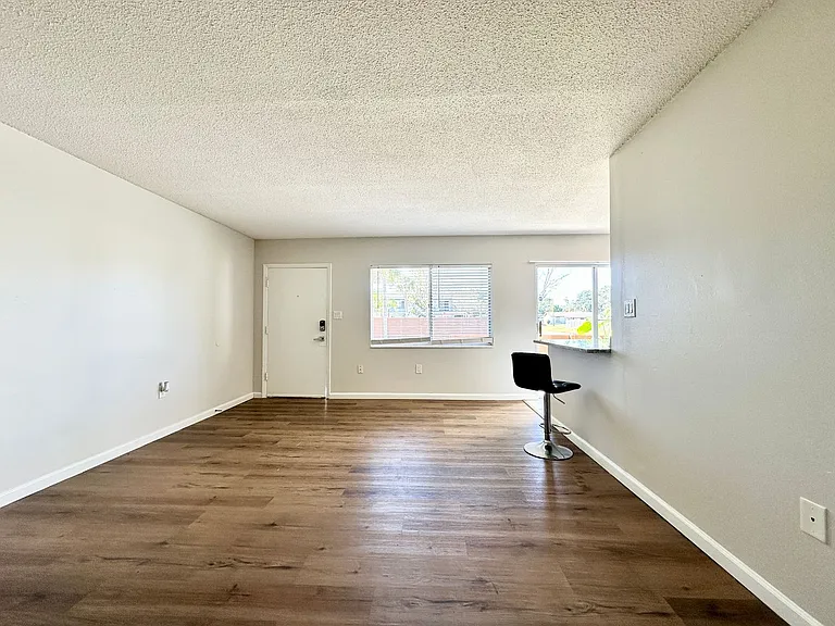 1700 Van Ness St — Photo 30