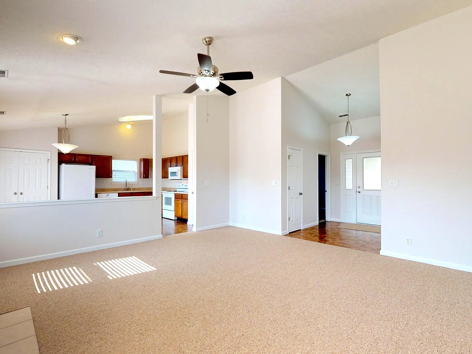 3 bed, 1408 sqft, $1,845 — Photo 2