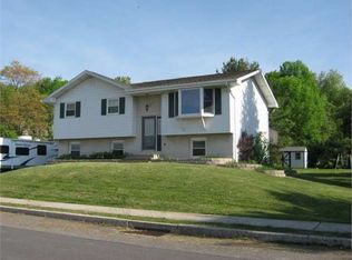 82 Hometown Ave, Tamaqua, PA 18252