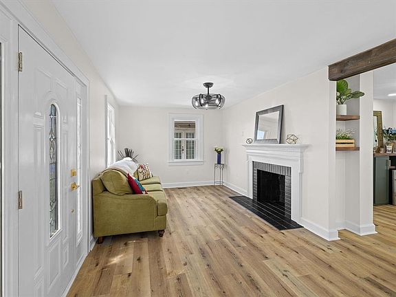 4th image of 807 E 21st St