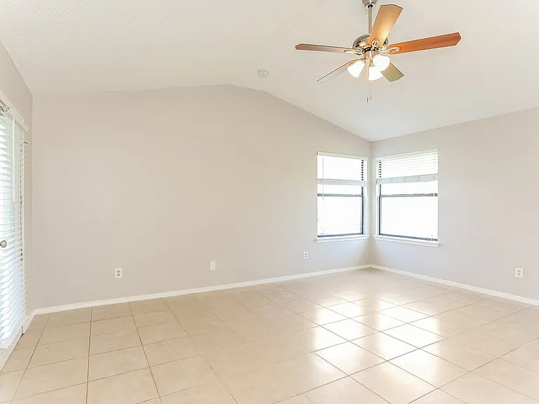 1266 Bee St N — Photo 11