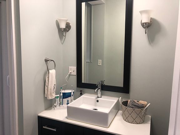 4th image of 140 Woodside Grn APT 1A