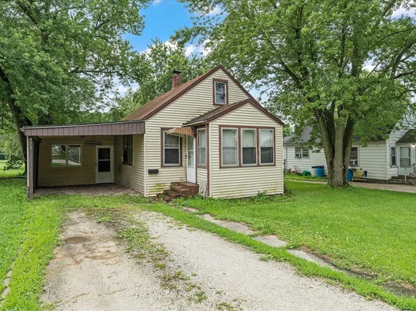372 E Summer St, Paxton, IL 60957