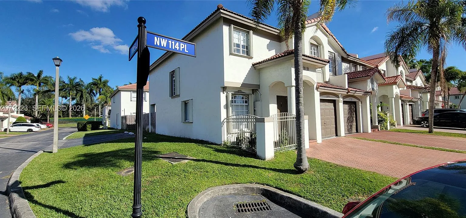 Doral Landings Townhomes — Photo 2