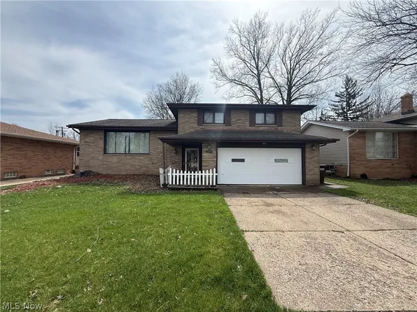 2207 Oaklawn Dr, Parma, OH 44134