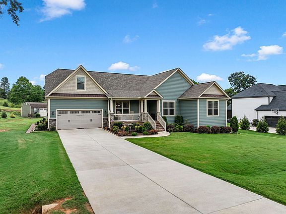 3rd image of 615 Mica Ln
