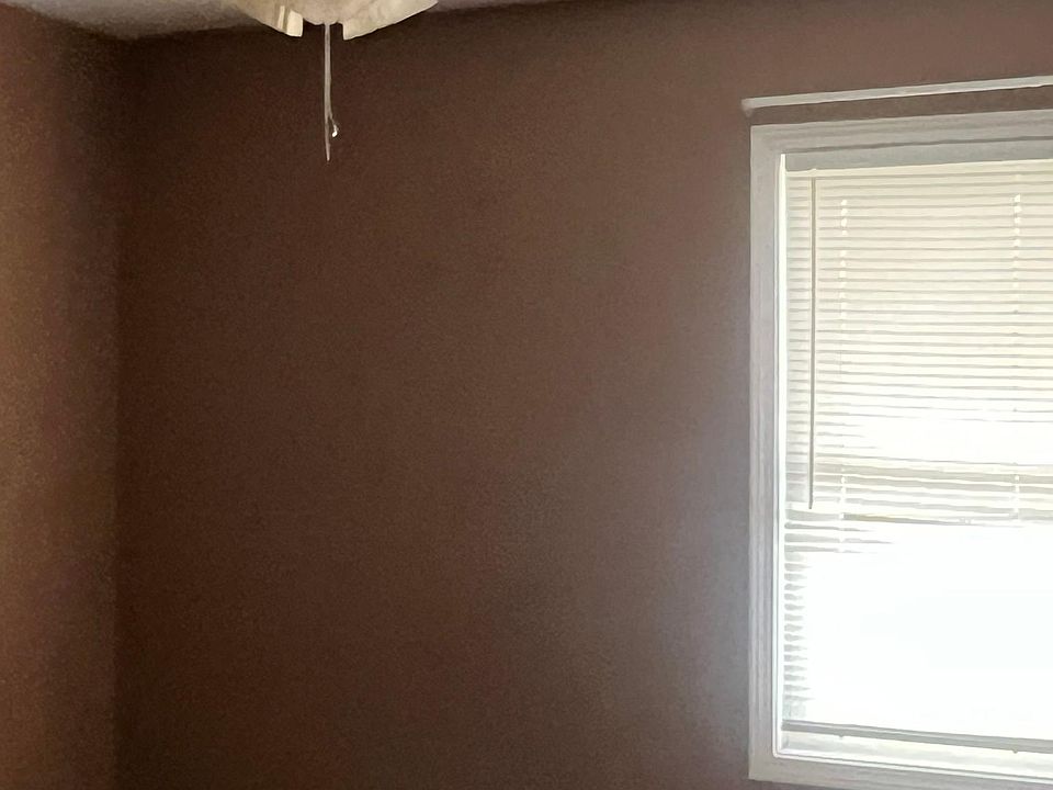 1st image of 1519 N Van Buren St #1