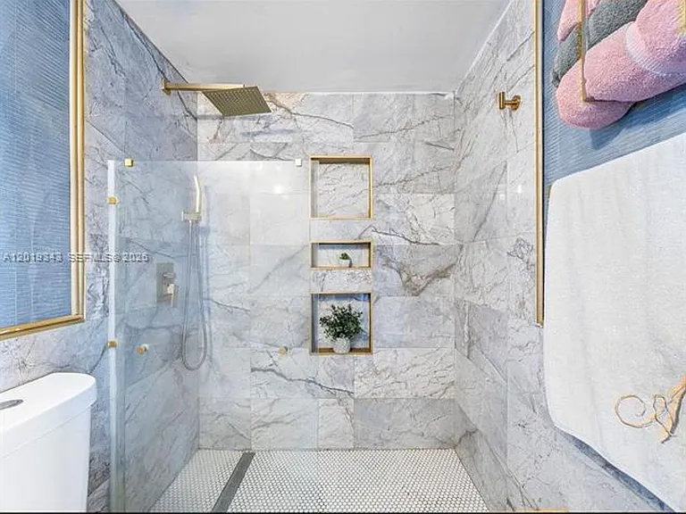 7601 E Treasure Dr #711 — Photo 23