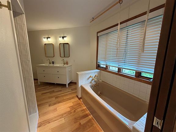 4th image of 225 Corydon Road