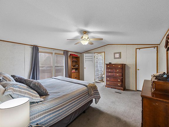 4th image of 90 Rose Rd