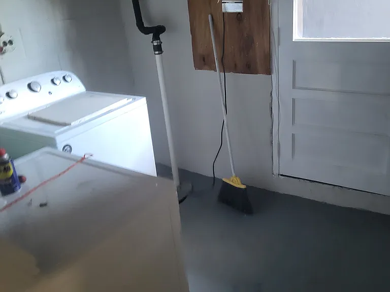 Utility Washer/Dryer/ walkout to backyard