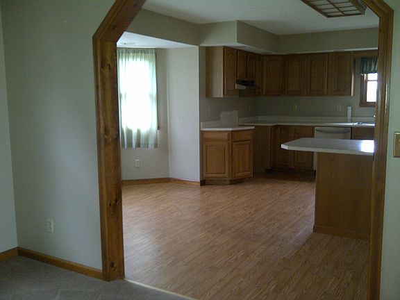 3rd image of 141 Wildflower Ln