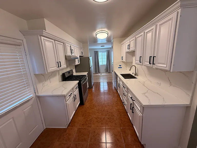 2446 S Centinela Ave — Photo 18