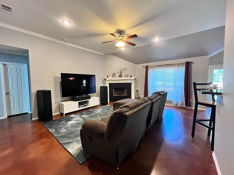 1912 Pecan Creek St — Photo 8