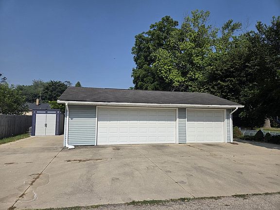 5th image of 1946 Division STREET