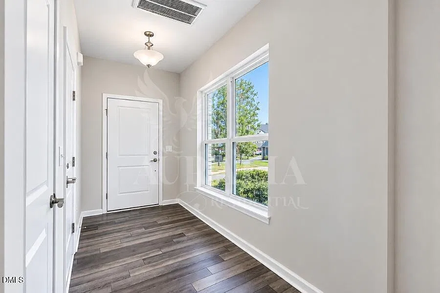 3 bed, 2.5 bath, 1938 sqft, $2,250 — Photo 3