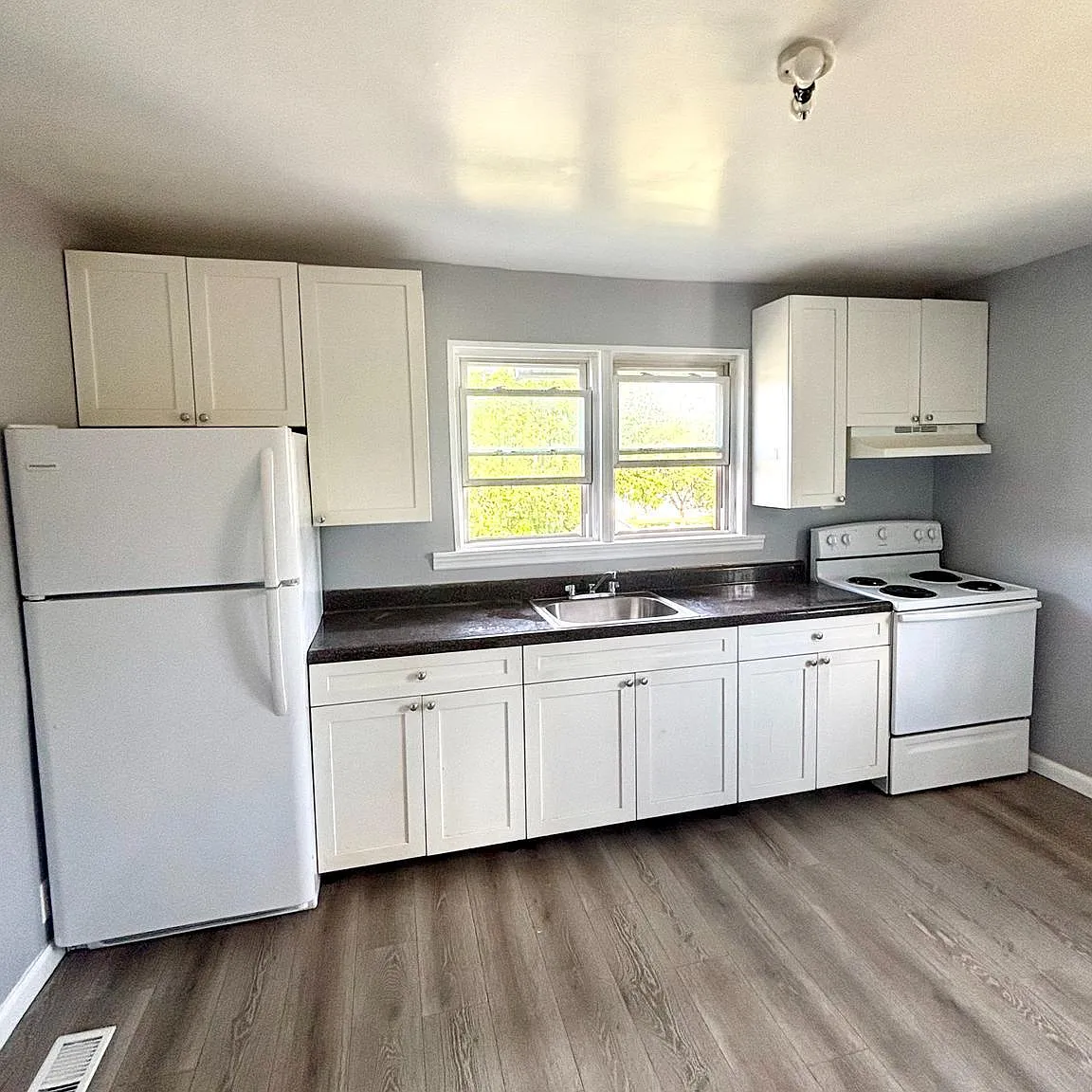 3 bed, 1812 sqft, $1,925 — Photo 3