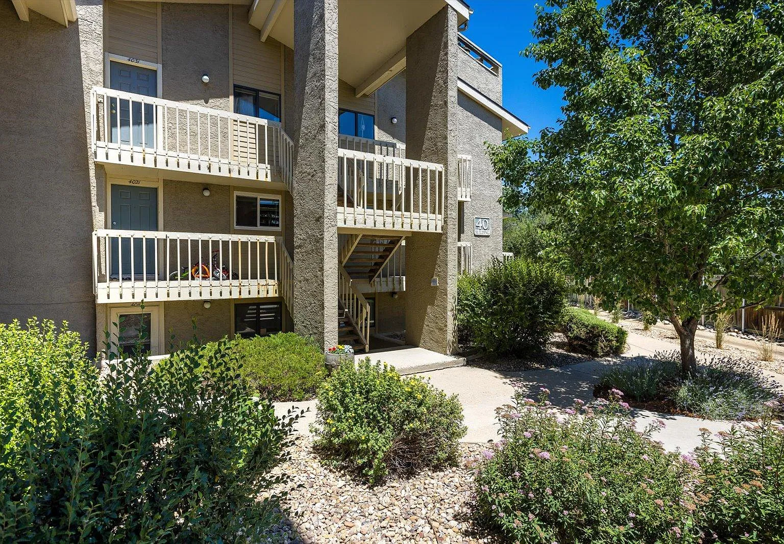 2 bed, 864 sqft, $2,200 — Photo 4