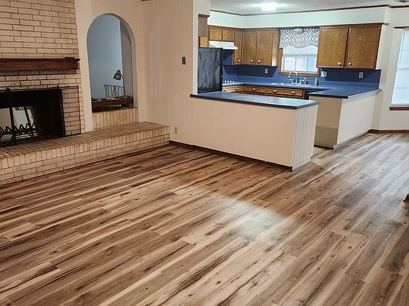 3rd image of 2431 Oak Park Blvd