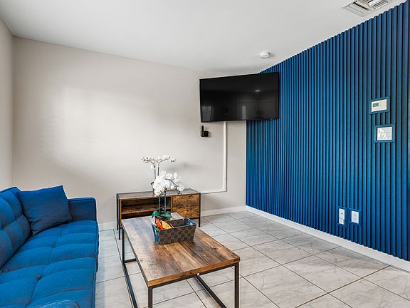 2nd image of 202 N Fremont Ave APT 5