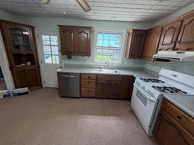 821 Lorane Rd — Photo 7