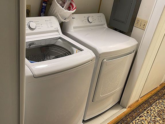 2nd image of 1001 Aragon Ave