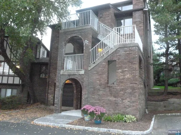 900 Valley Rd APT E8, Clifton, NJ 07013