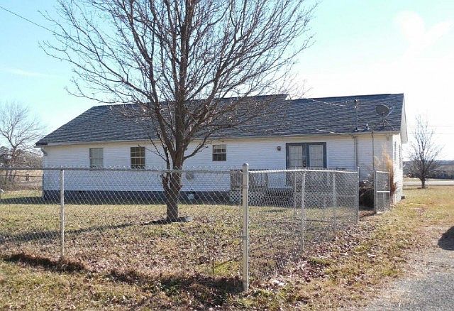 2nd image of 1841 Summerville Rd