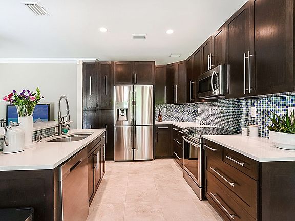 5th image of 6208 Sand Hills Cir