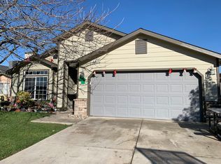 876 Isaac Newton Dr, Hanford, CA 93230