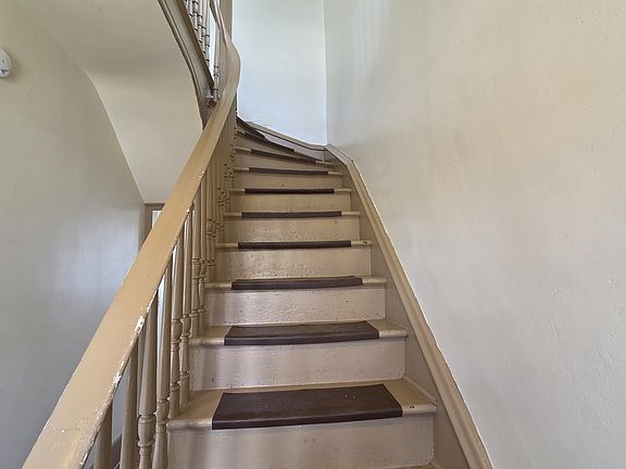 3rd image of 414 N Lee St #1