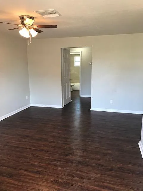2 bed, 800 sqft, $1,300 — Photo 2