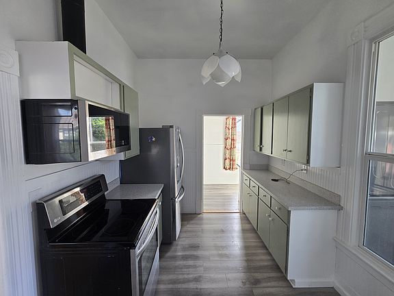 3rd image of 108 W 5th St