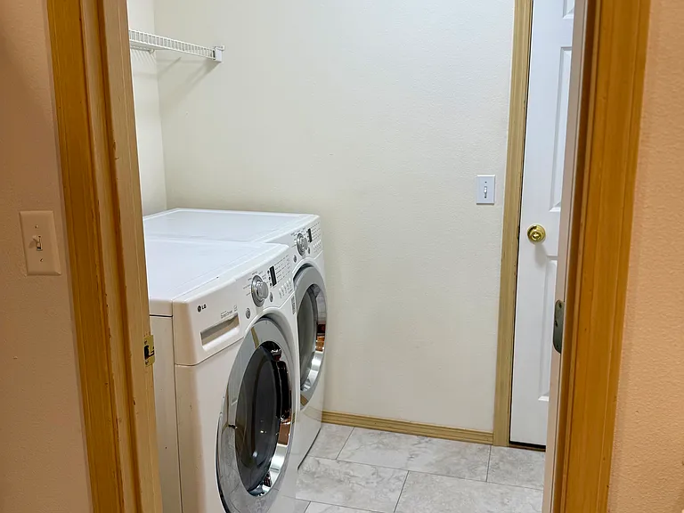 1560 Estate Pl — Photo 7