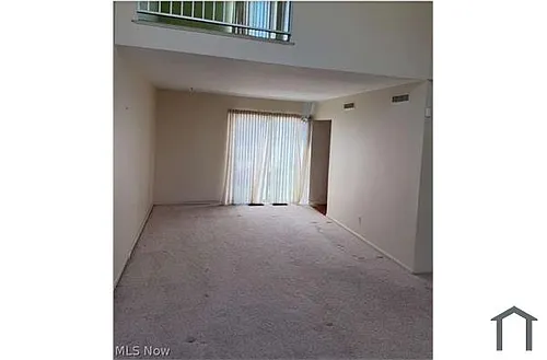 25 Sutton Pl Photo 1