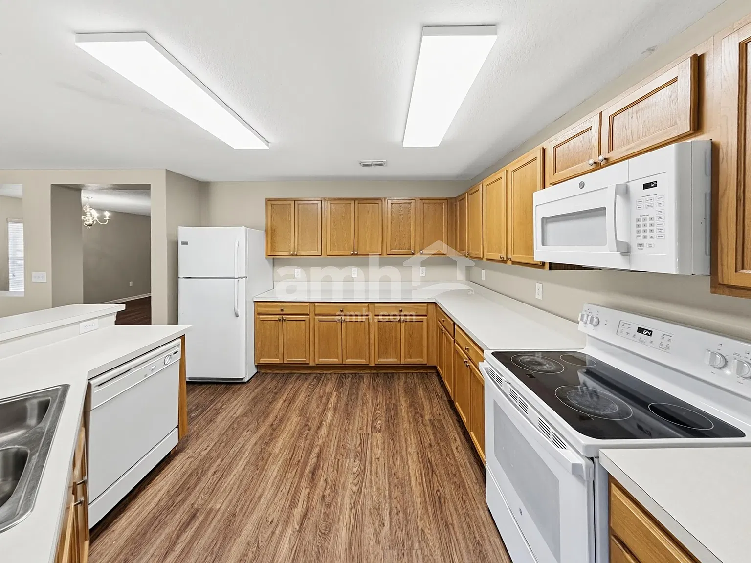 3 bed, 2.0 bath, 1884 sqft, $2,555 — Photo 3