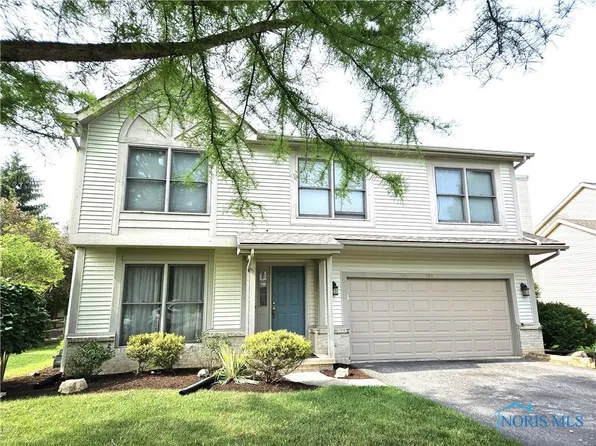 7432 Woodshire Ln, Holland, OH 43528