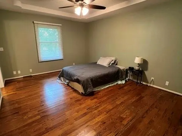 801 Feldspar St, Kearney, MO 64060