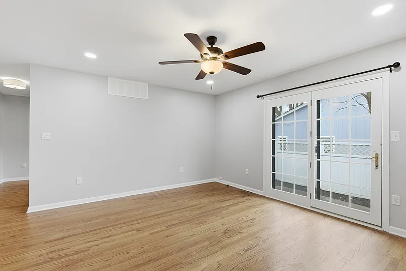 3 bed, 2.0 bath, 1680 sqft, $3,025 — Photo 3