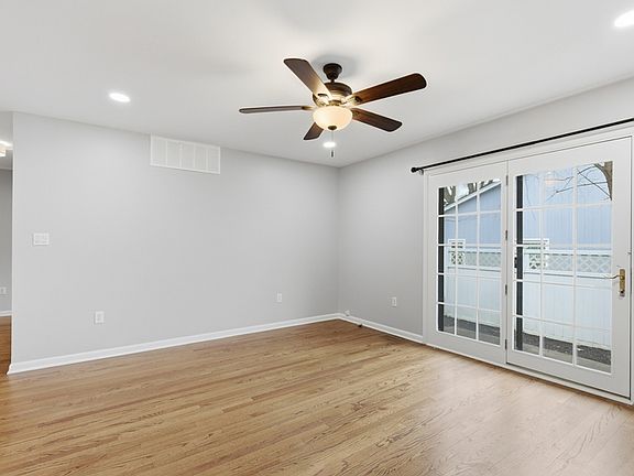 3rd image of 752 Ticonderoga Ave
