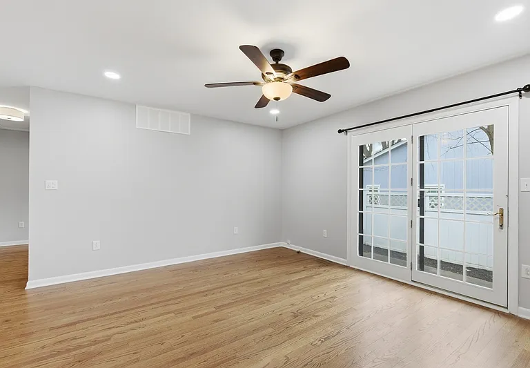 752 Ticonderoga Ave — Photo 3