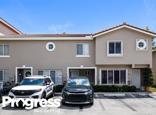 130 Riviera Cir, Weston, FL 33326